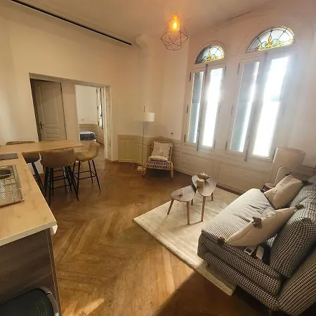 Charme 1850, Climatise Et Cinema Daire *